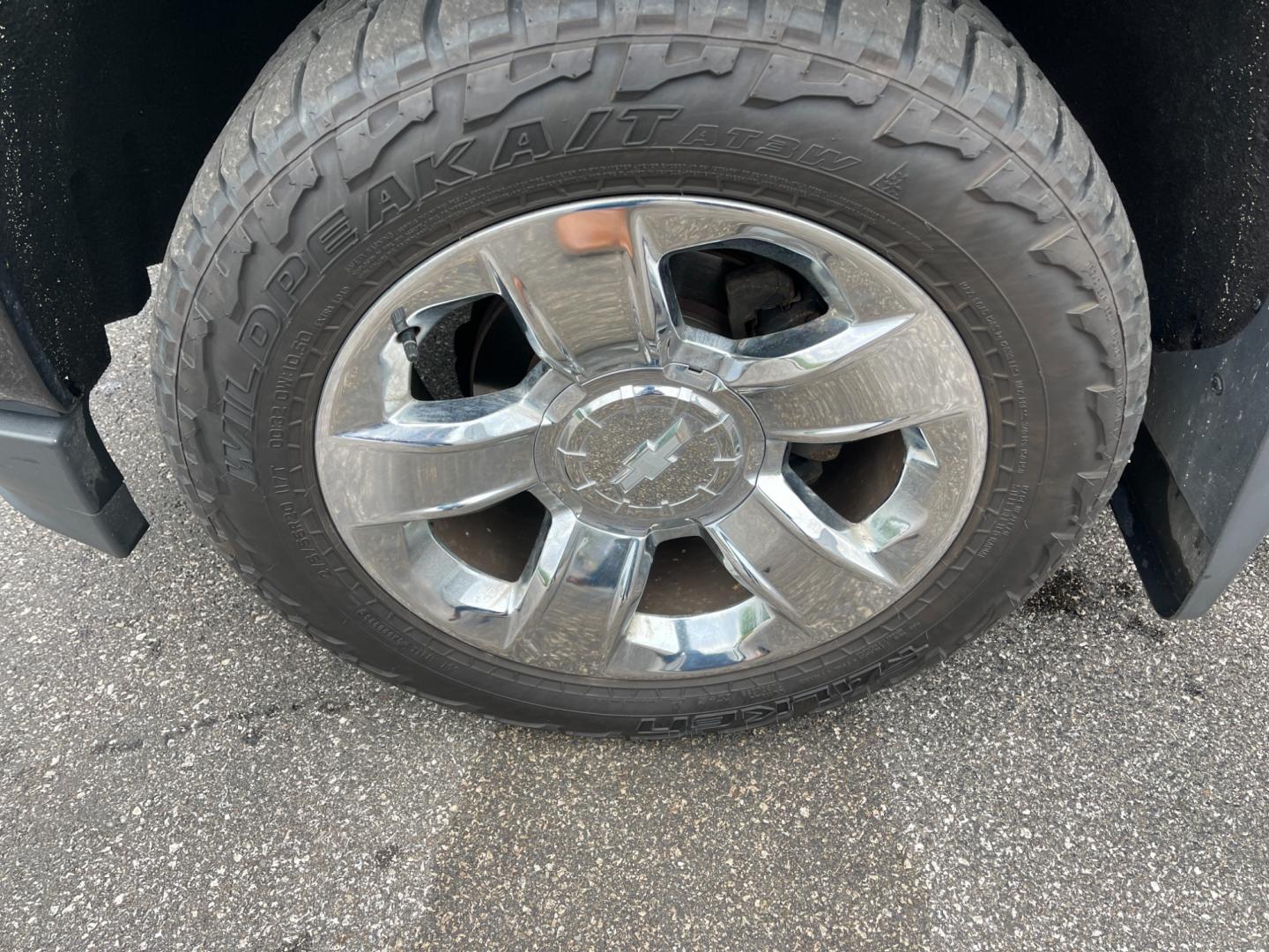 2018 Black /Black Chevrolet Silverado 1500 LTZ Z71 Crew Cab 4WD (3GCUKSEC4JG) with an 5.3L V8 OHV 16V engine, 8-Speed Automatic transmission, located at 547 E. Main St., Orwell, OH, 44076, (440) 437-5893, 41.535435, -80.847855 - This 2018 Chevrolet Silverado 1500 LTZ Z71 Crew Cab is a well-appointed and highly capable full-size pickup. It's powered by a 5.3L Vortec V8 engine paired with an 8-speed automatic transmission and 3.42 gearing, enabling an impressive 9,300-pound towing capacity. The Z71 off-road package includes f - Photo#13
